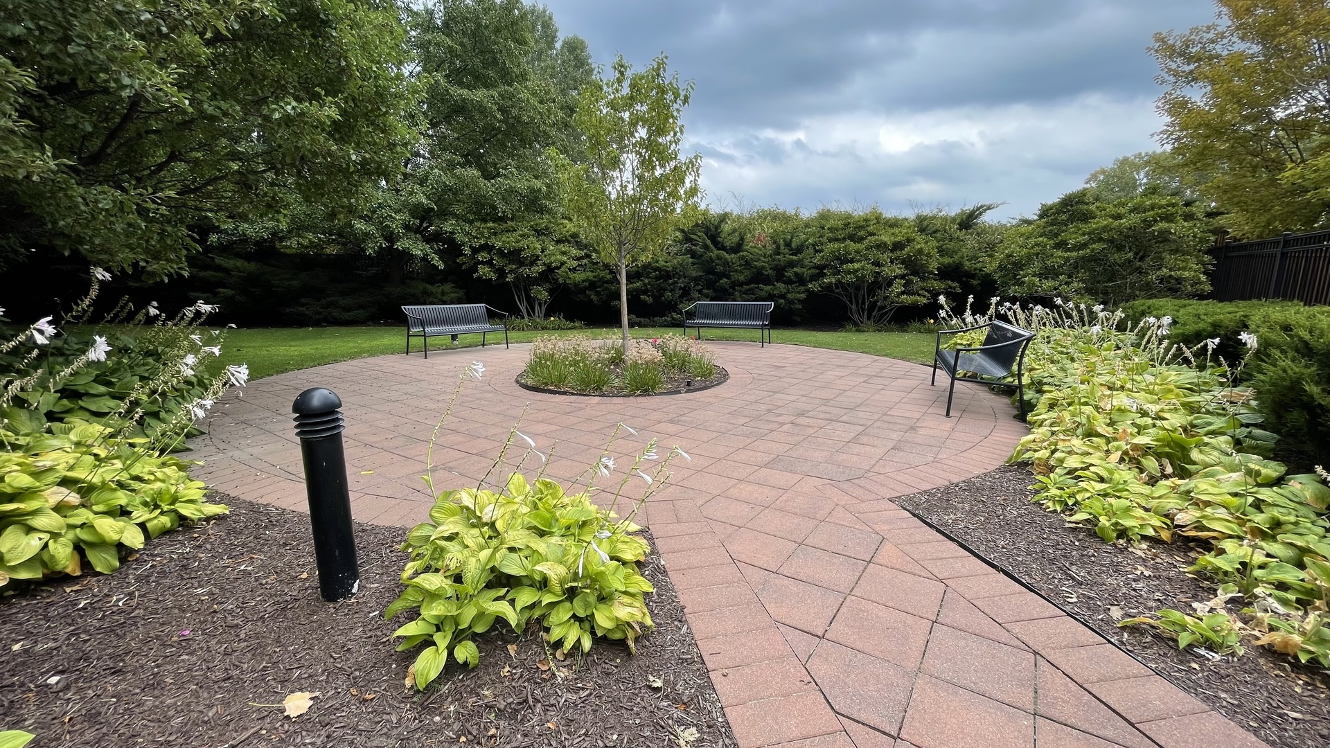 1629 South Prairie Avenue, Unit 2509 Chicago, IL 60616 - Photo 35 of 38 a view of a garden with lawn chairs