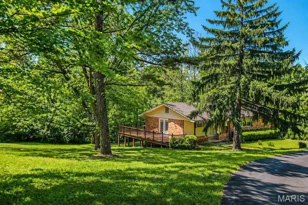 $299,950 | 14125 Old Jamestown Road, Florissant, MO 63033