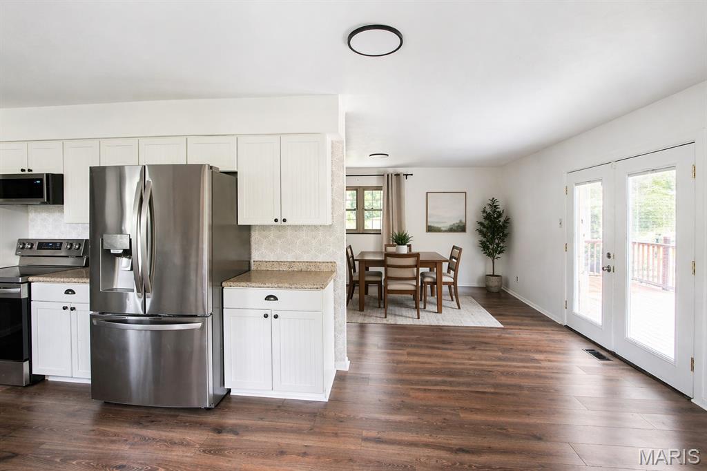 14125 Old Jamestown Road Florissant, MO 63033 - Photo 9 of 16