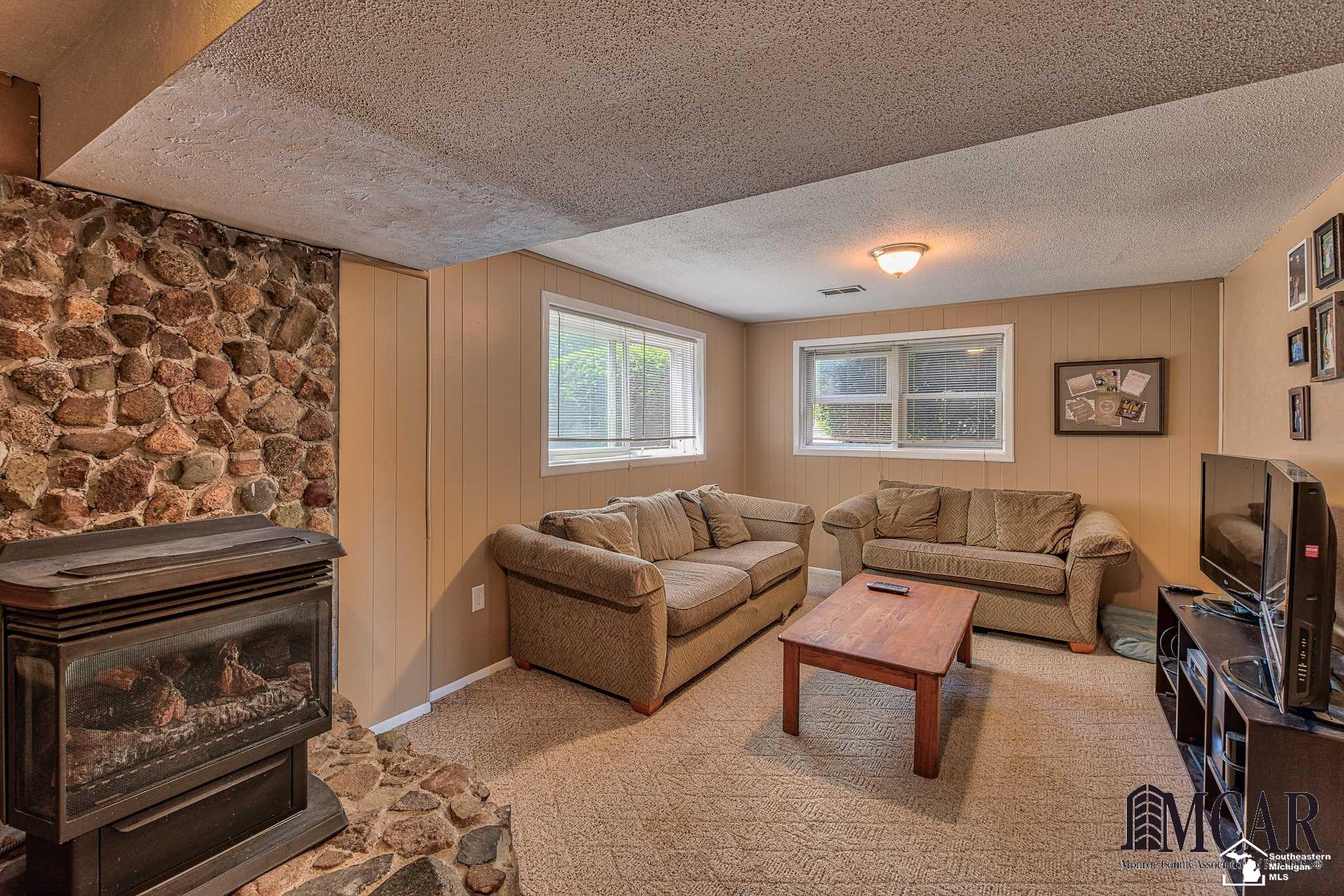 8801 Day Road Monroe, MI 48162 - Photo 16 of 33