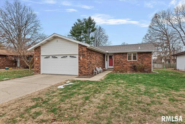 $238,000 | 17 Hollybrook Drive, Springfield, IL 62702