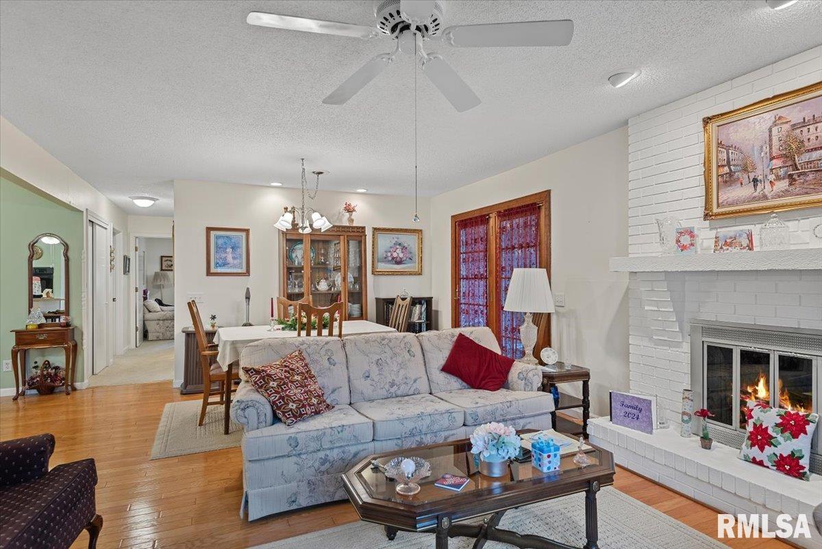 17 Hollybrook Drive Springfield, IL 62702 - Photo 11 of 36