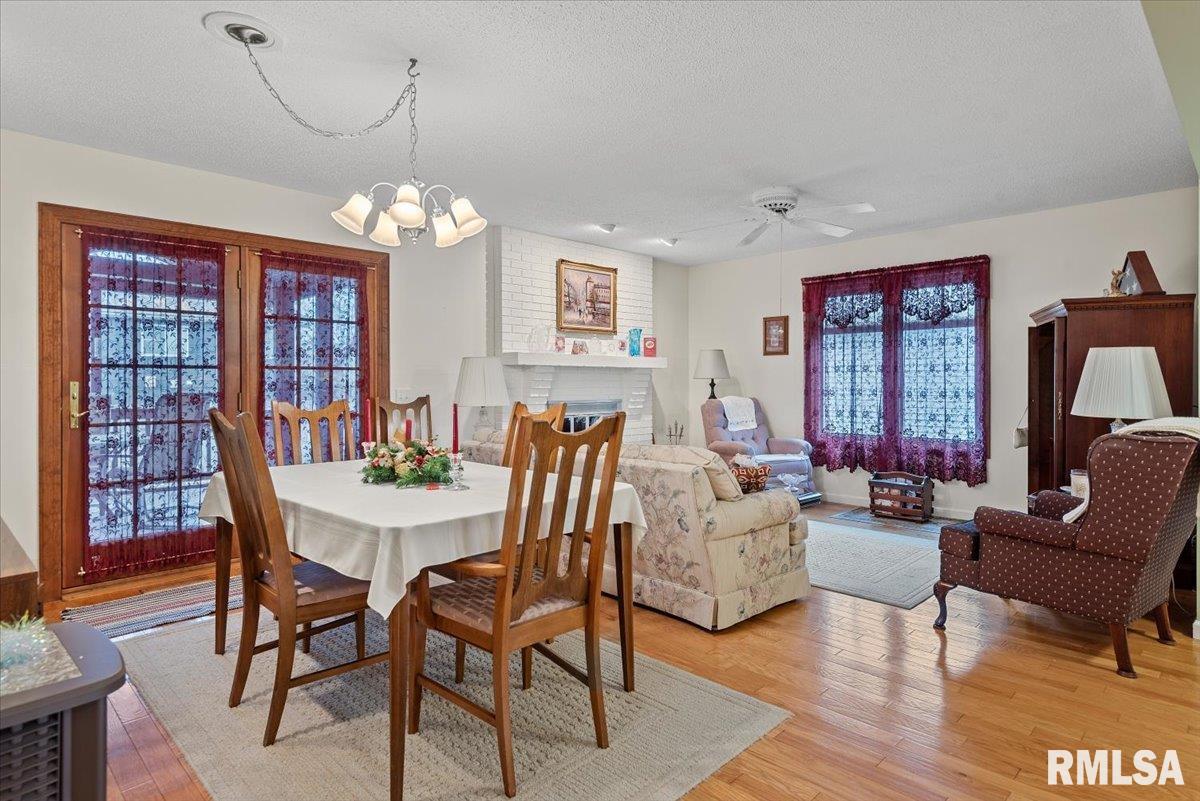 17 Hollybrook Drive Springfield, IL 62702 - Photo 4 of 36