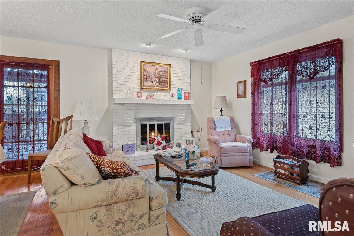 17 Hollybrook Drive Springfield, IL 62702 - Photo 8 of 36