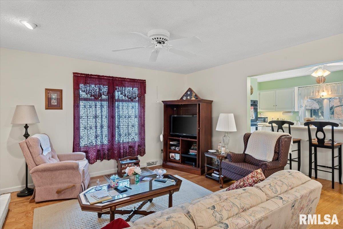 17 Hollybrook Drive Springfield, IL 62702 - Photo 9 of 36