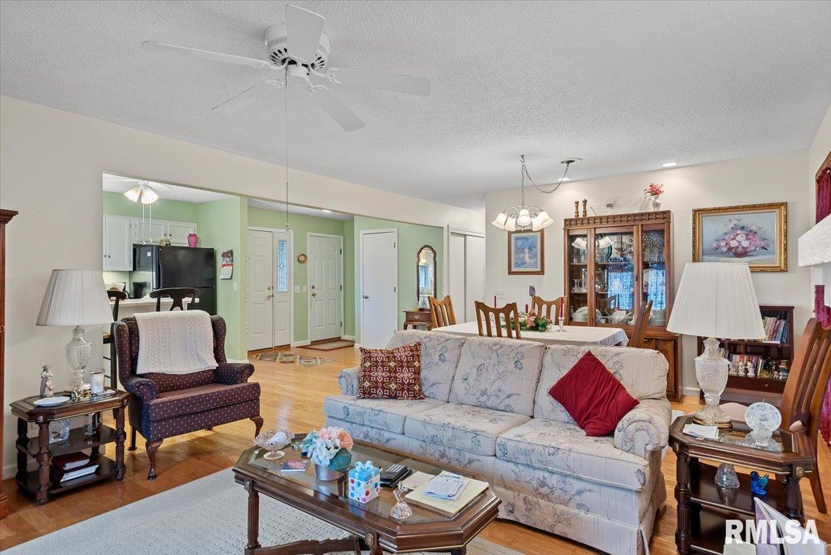 17 Hollybrook Drive Springfield, IL 62702 - Photo 10 of 36