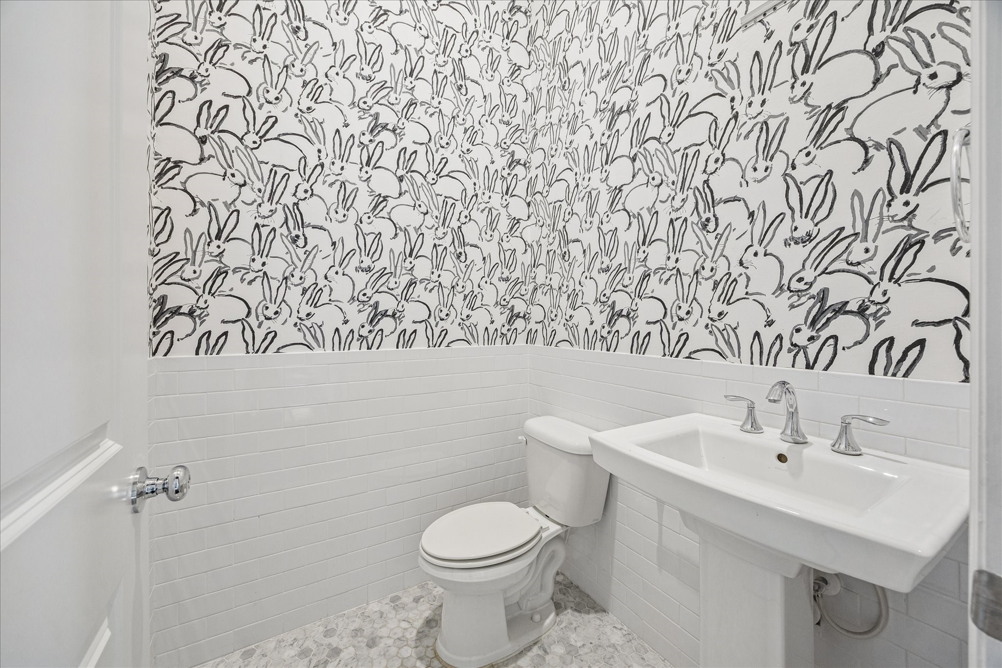 2210 Converse Street Houston, TX 77006 - Photo 16 of 35 a bathroom with a sink and toilet