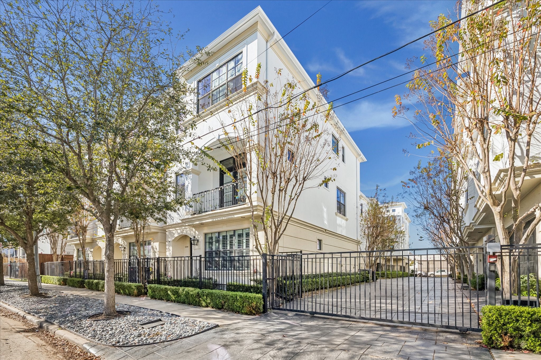 2210 Converse Street Houston, TX 77006 - Photo 27 of 35 a view of a white building among the street