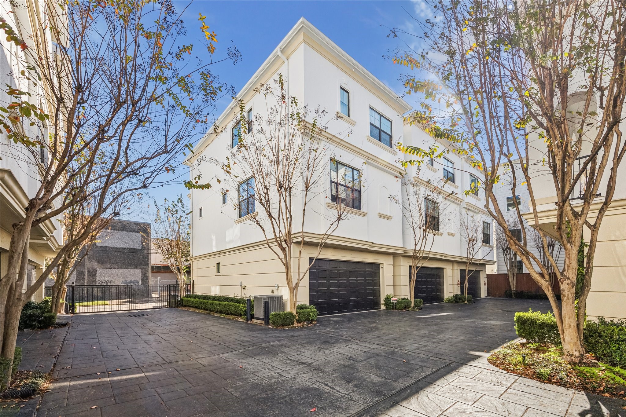 2210 Converse Street Houston, TX 77006 - Photo 29 of 35 a view of a white building with large windows