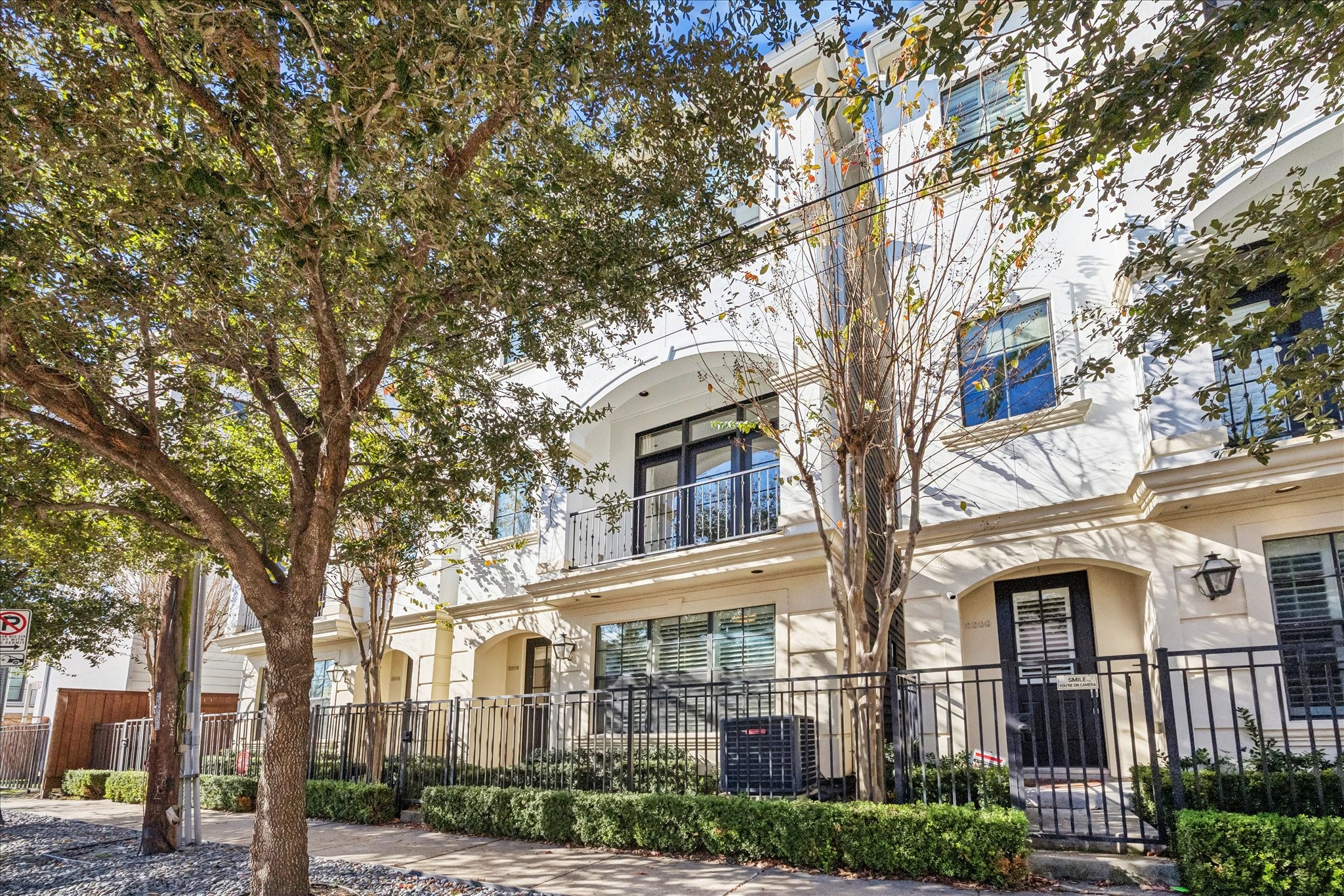 2210 Converse Street Houston, TX 77006 - Photo 3 of 35 front view of a building
