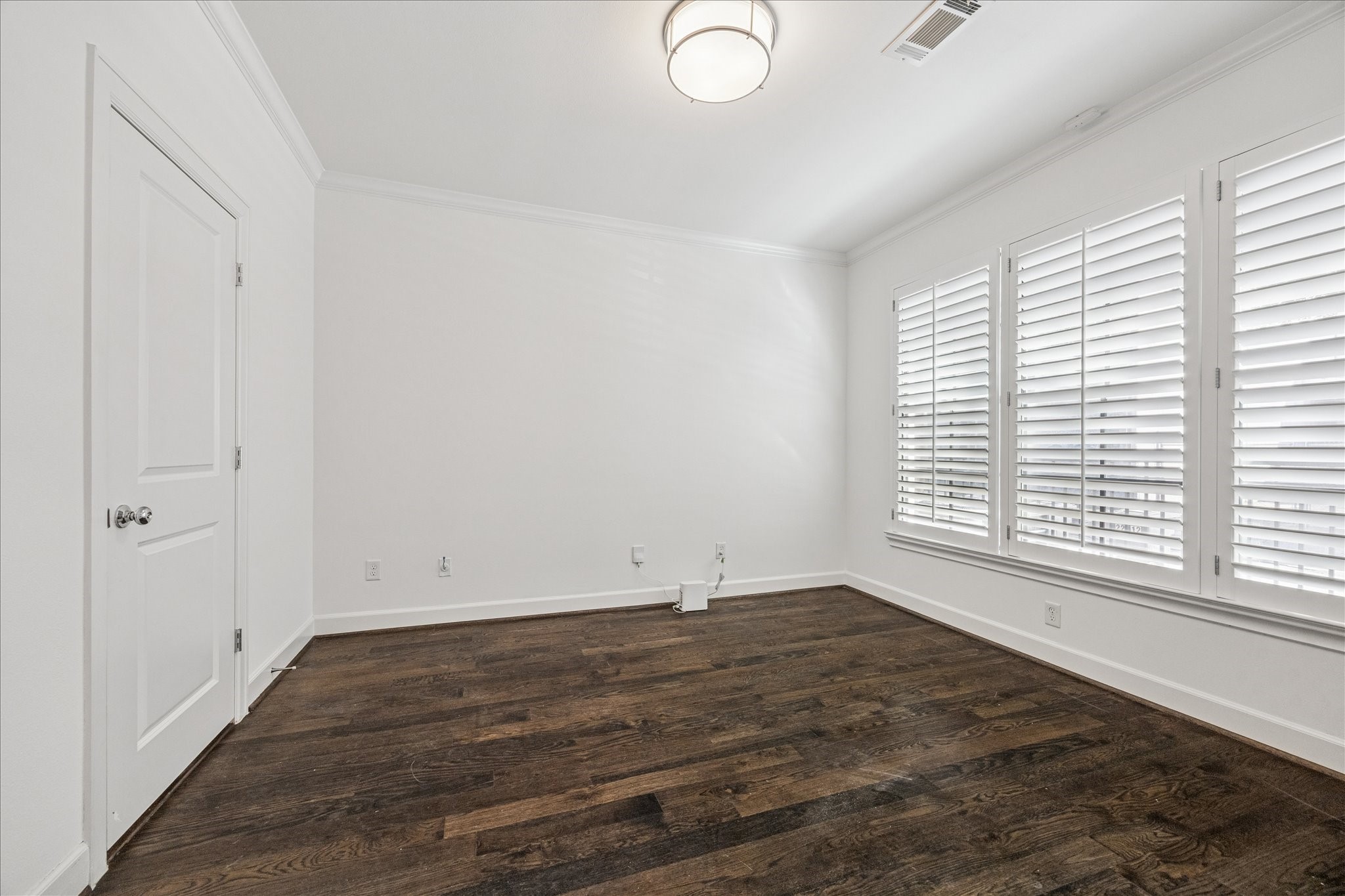 2210 Converse Street Houston, TX 77006 - Photo 6 of 35 an empty room with wooden floor and windows