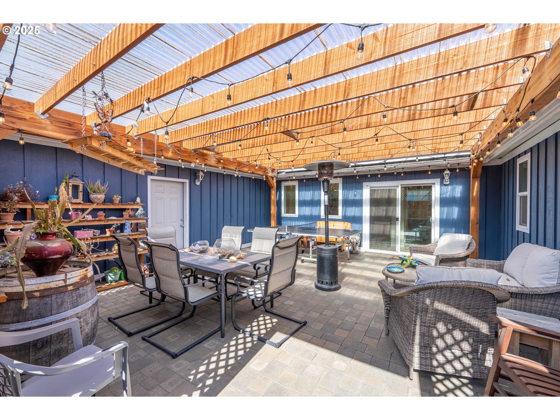 1935 17th Street North Bend, OR 97459 - Photo 21 of 44 a living room with furniture