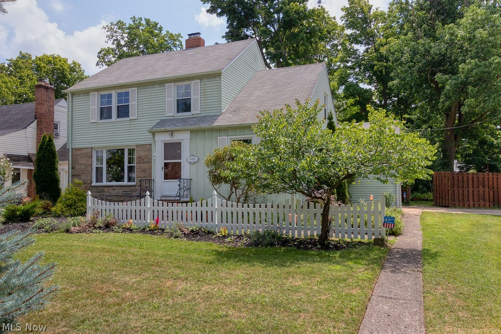 4732 Anderson Road Cleveland, OH 44124 - Photo 2 of 35 Inviting landscaping
