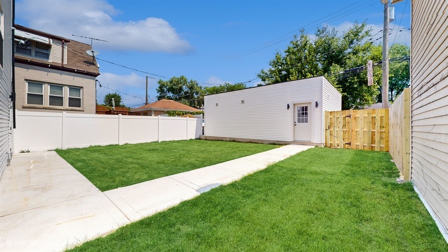 4115 North Ridgeway Avenue Chicago, IL 60618 - Photo 40 of 46 a view of a back yard of the house