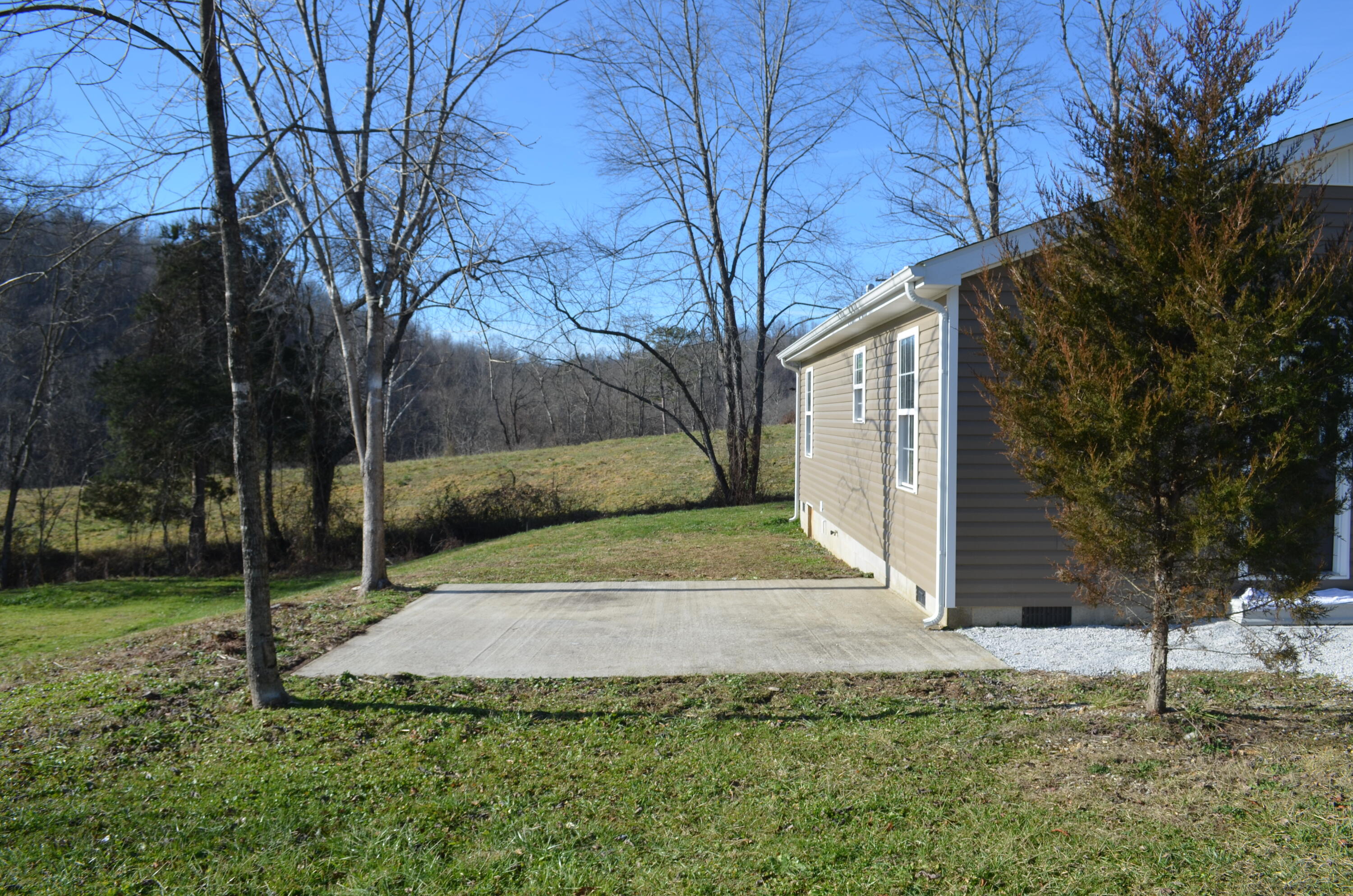 1735 Robinson Creek Road Manchester, KY 40962 - Photo 19 of 19 DSC_0017