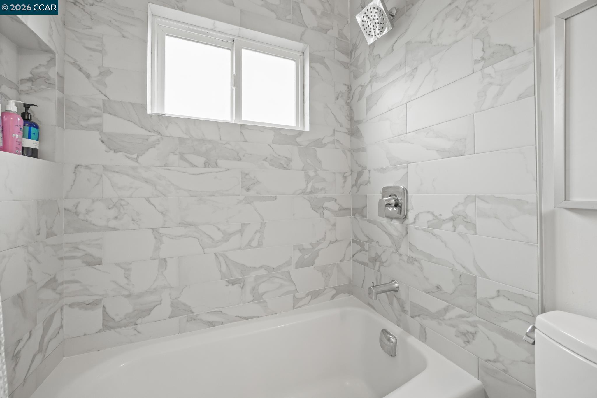 2327 Tenth Street, Unit 4 Berkeley, CA 94710 - Photo 18 of 39 a bathroom with a bathtub