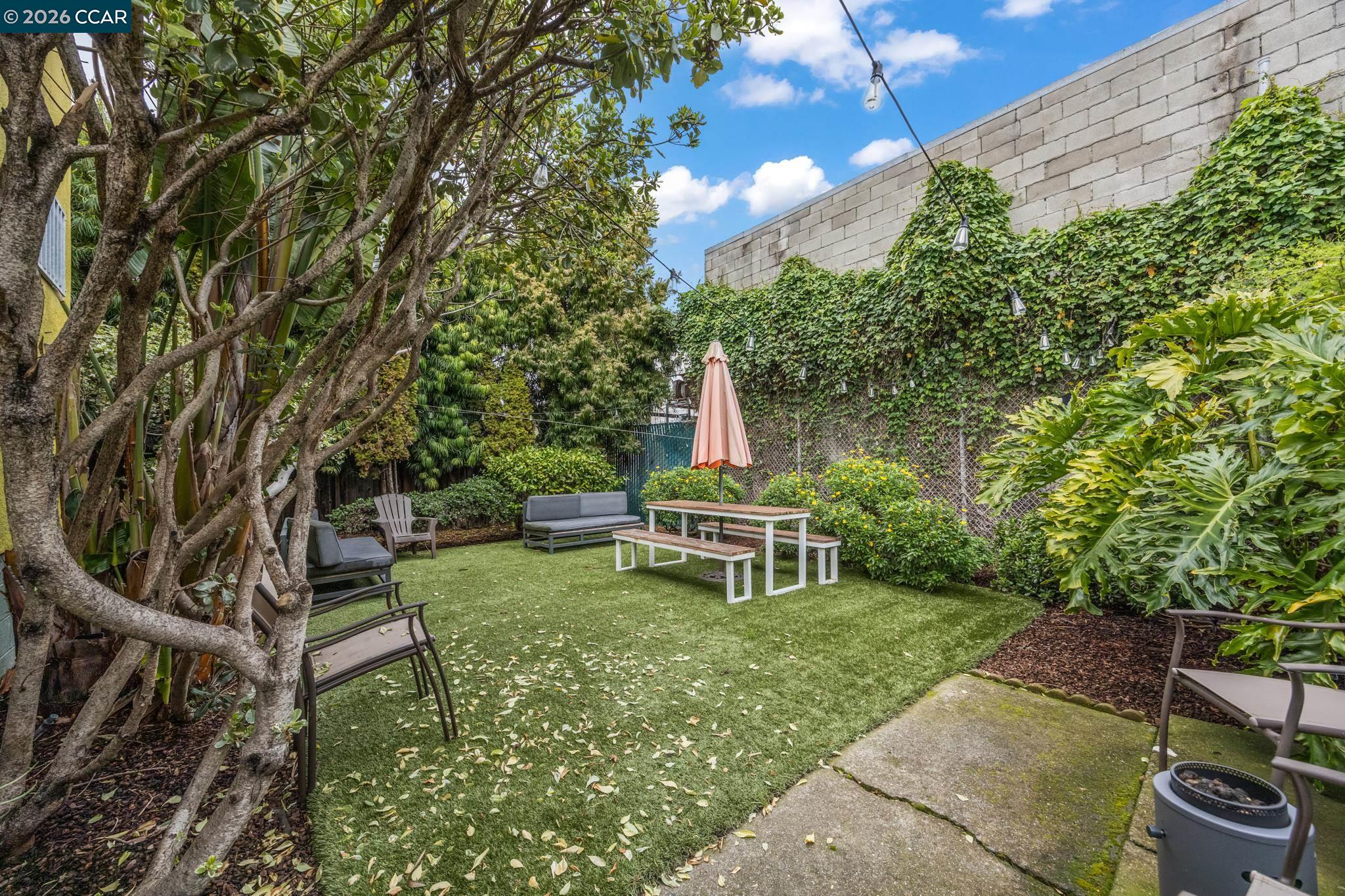 2327 Tenth Street, Unit 4 Berkeley, CA 94710 - Photo 26 of 39 a garden view with a seating space