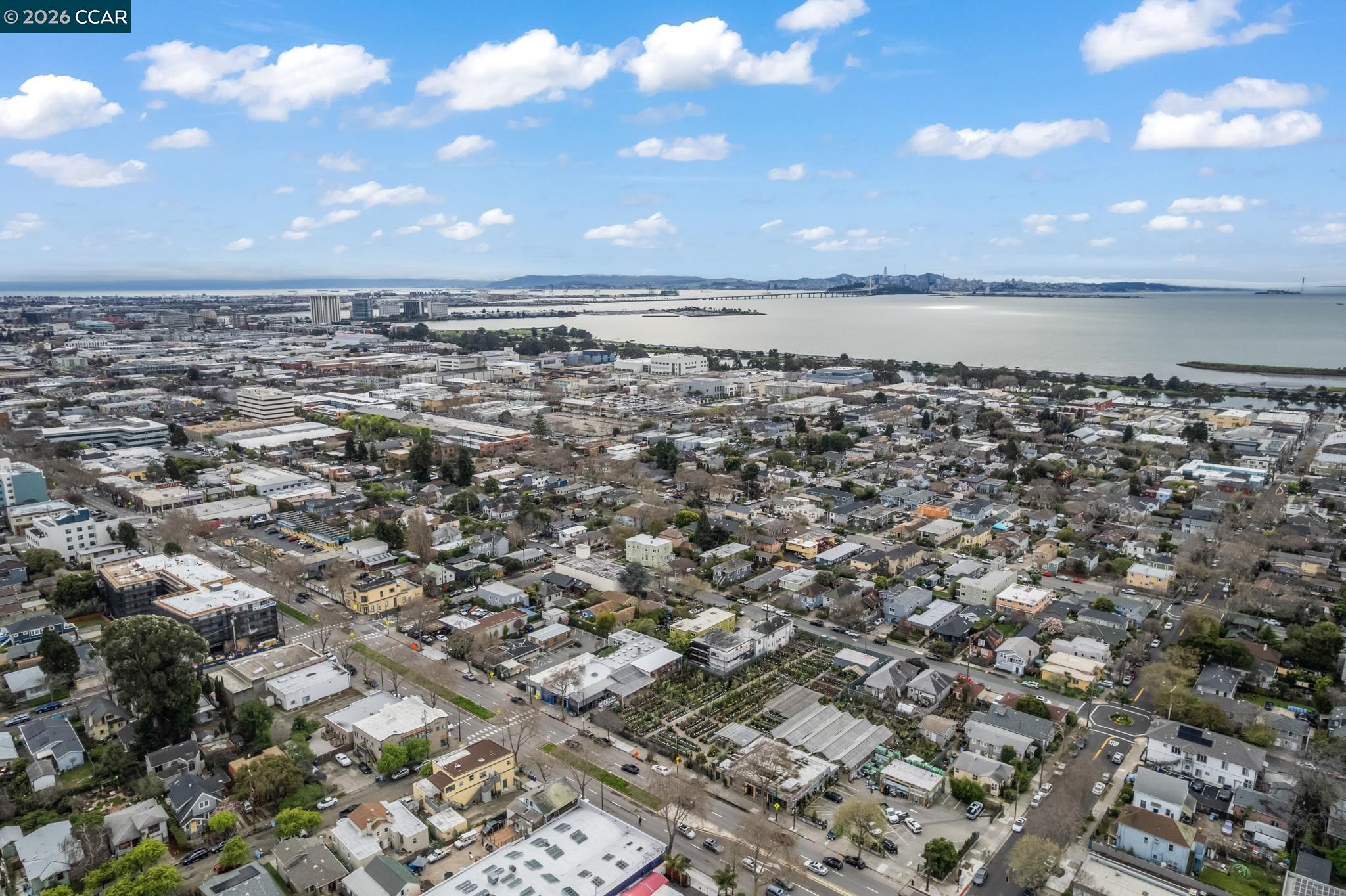 2327 Tenth Street, Unit 4 Berkeley, CA 94710 - Photo 36 of 39 a view of a large building
