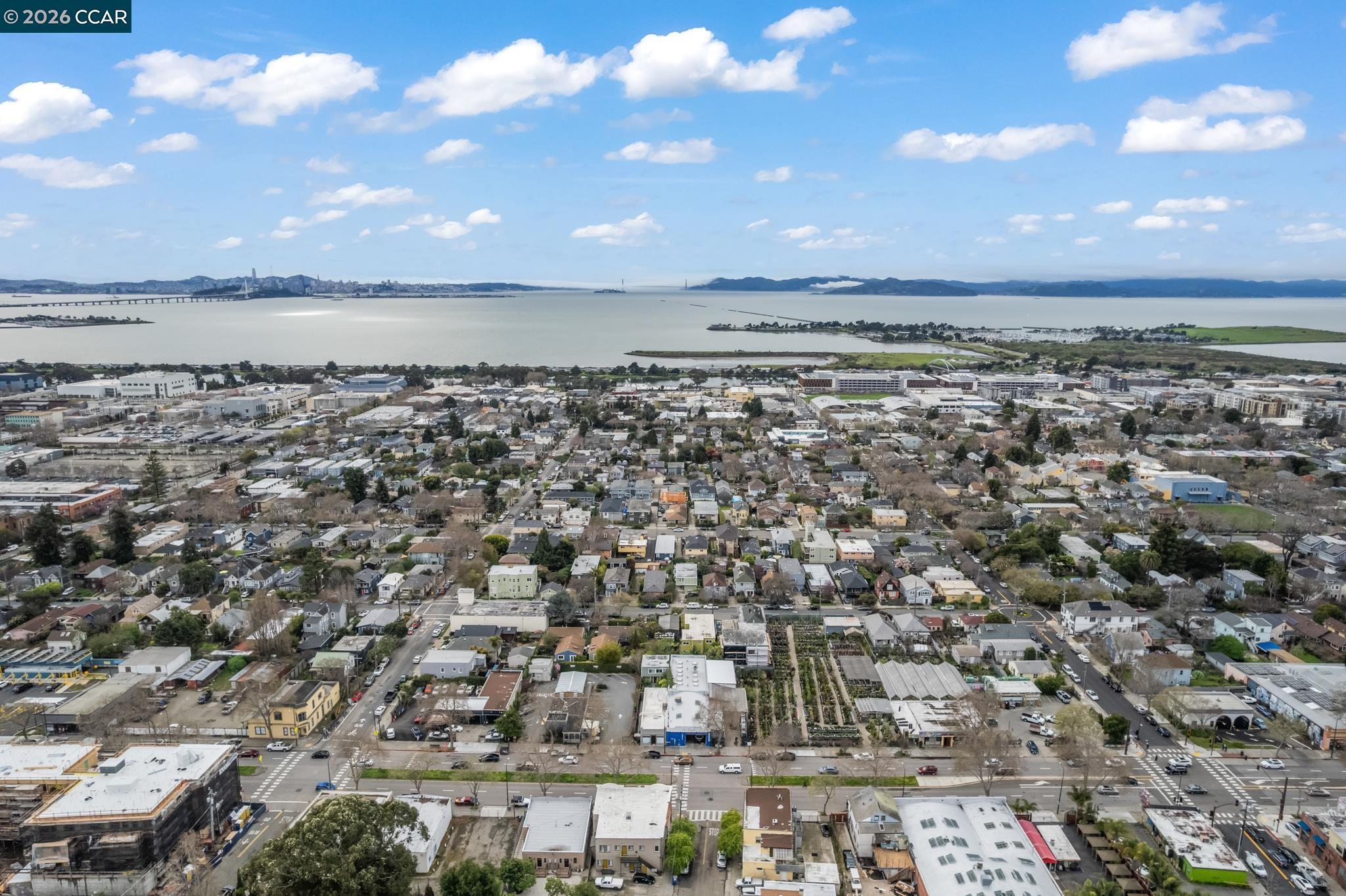 2327 Tenth Street, Unit 4 Berkeley, CA 94710 - Photo 37 of 39 a view of a large building