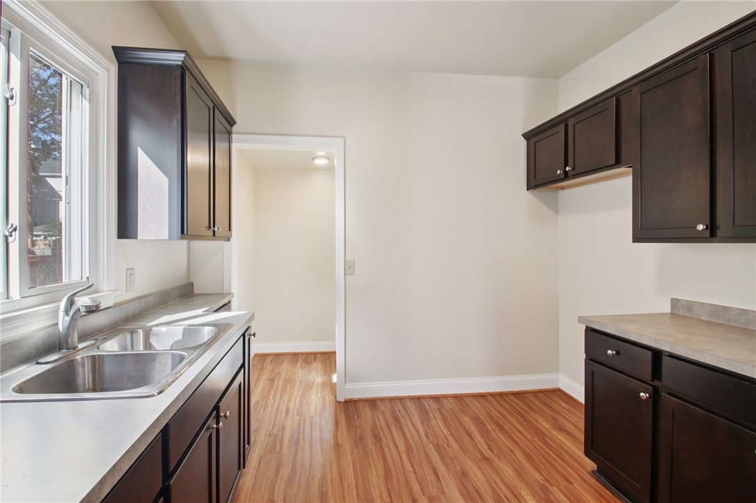 77 Sidney Street Rochester, NY 14609 - Photo 5 of 43