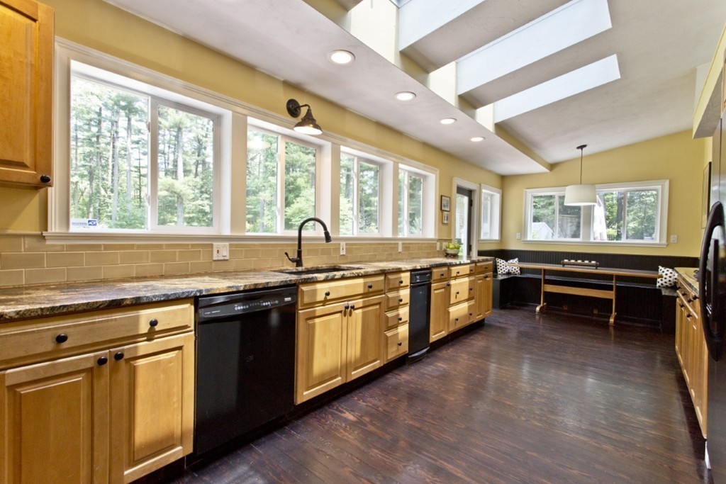 41 Abbott Road North Reading, MA 01864 - Photo 6 of 30 Gallery Image 6