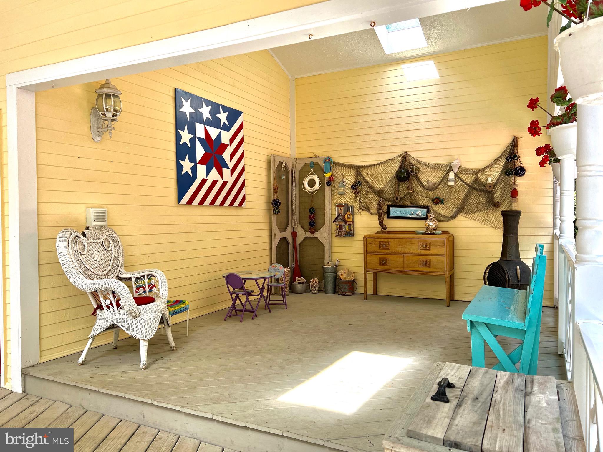 3690 Russell Road Woodbridge, VA 22192 - Photo 11 of 58 Pool seating area