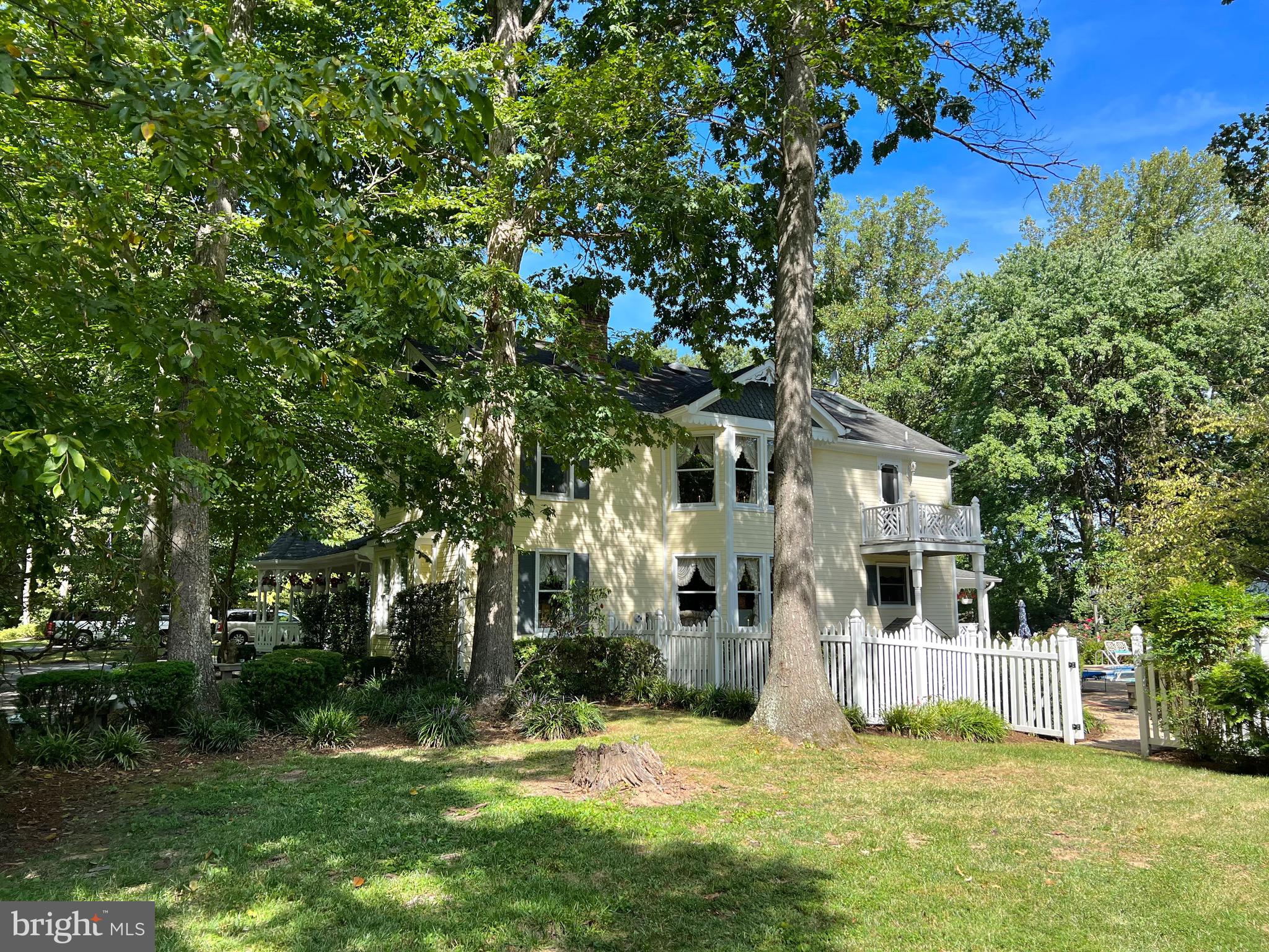 3690 Russell Road Woodbridge, VA 22192 - Photo 12 of 58 Side of home