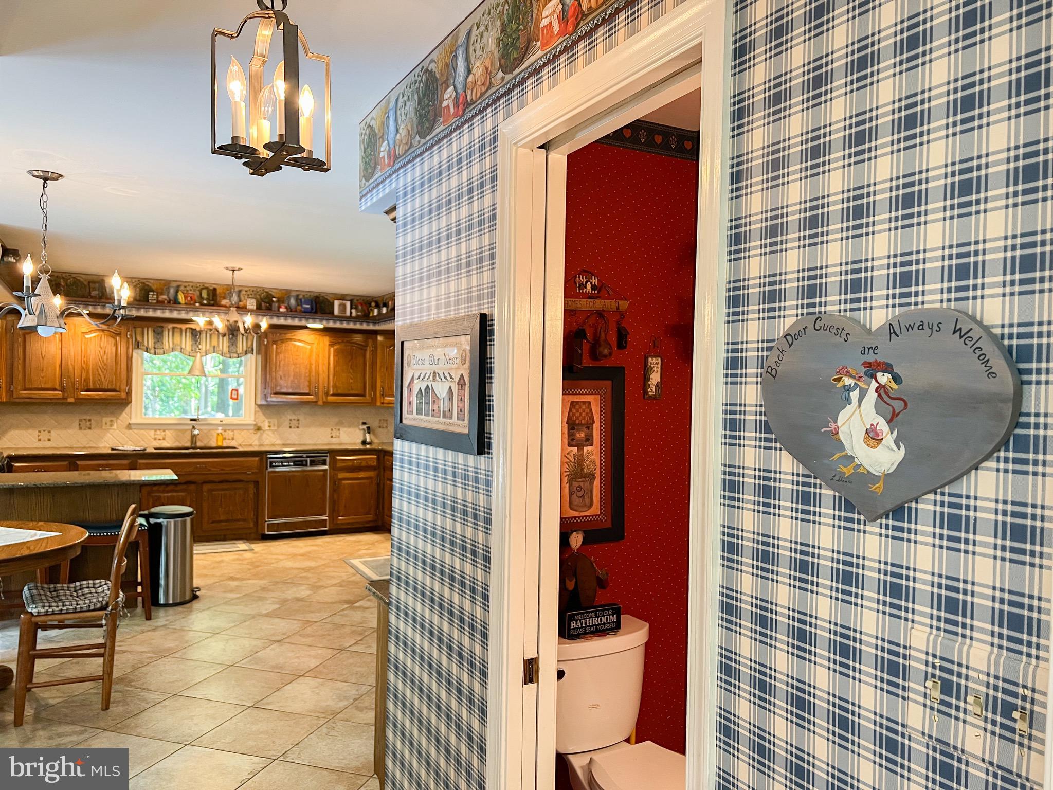 3690 Russell Road Woodbridge, VA 22192 - Photo 33 of 58 Side Entrance