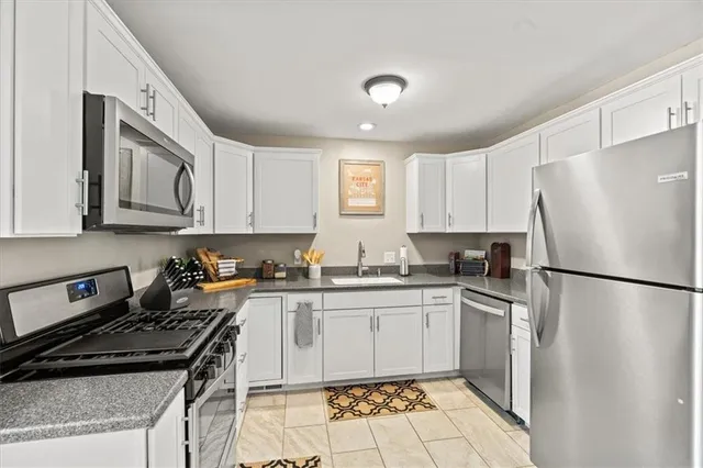 $250,000 | 426 West 87th Street, Kansas City, MO 64114