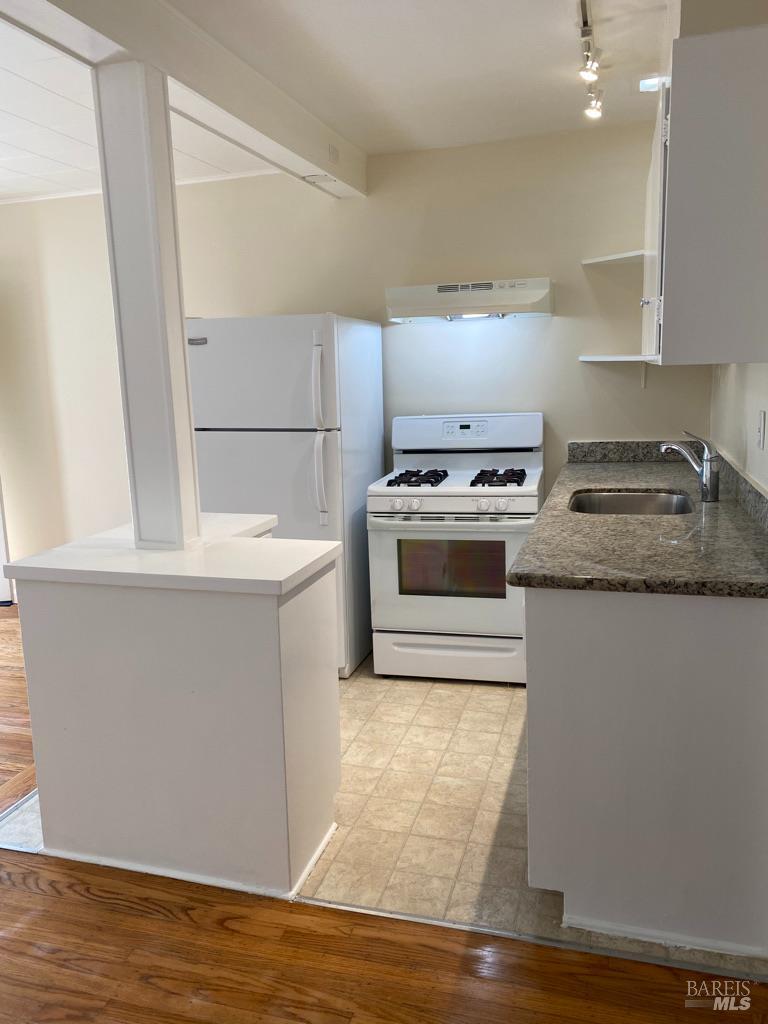 31 Valencia Avenue San Rafael, CA 94901 - Photo 19 of 28 Unit 3 - Kitchen Stove & Refrigerator have been replaced - Not as shown.