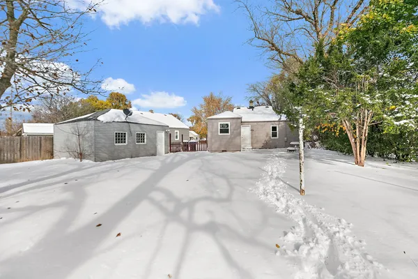 a view of a yard with a house
