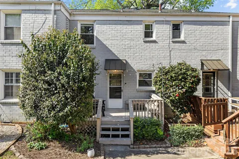 $275,000 | 220 Wakefield Drive, Unit B, Charlotte, NC 28209