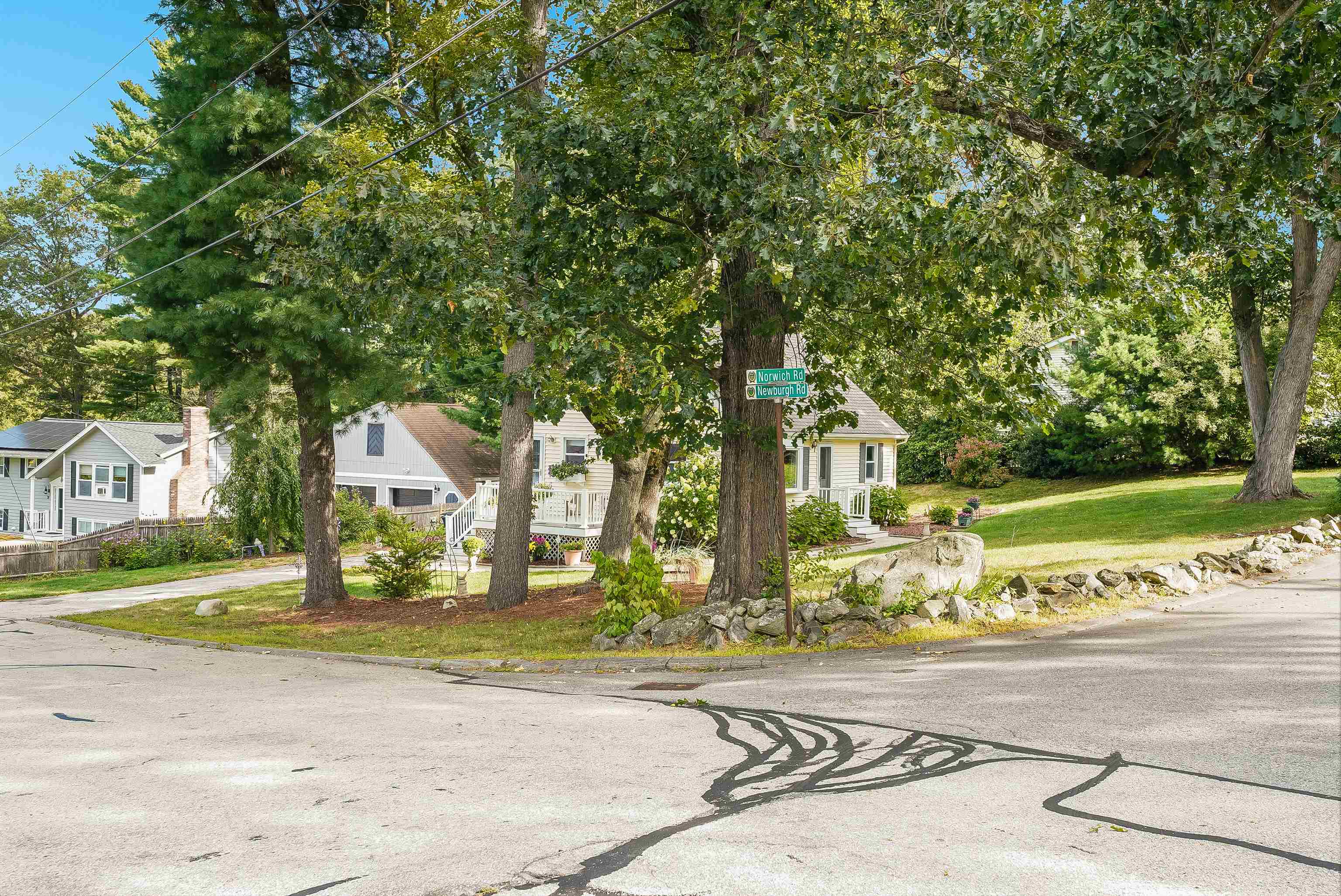 22 Newburgh Road Nashua, NH 03062 - Photo 4 of 40