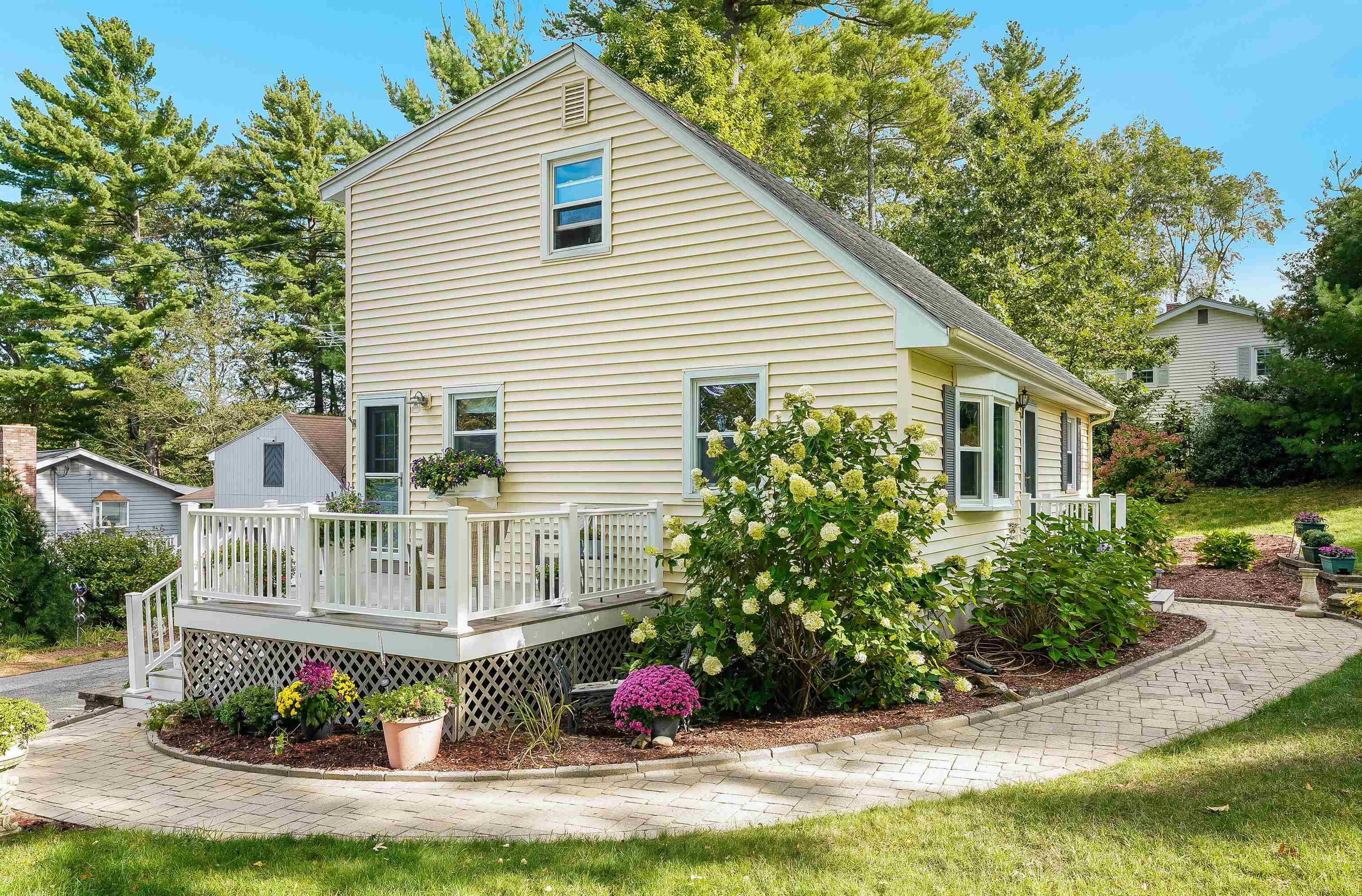 22 Newburgh Road Nashua, NH 03062 - Photo 7 of 40