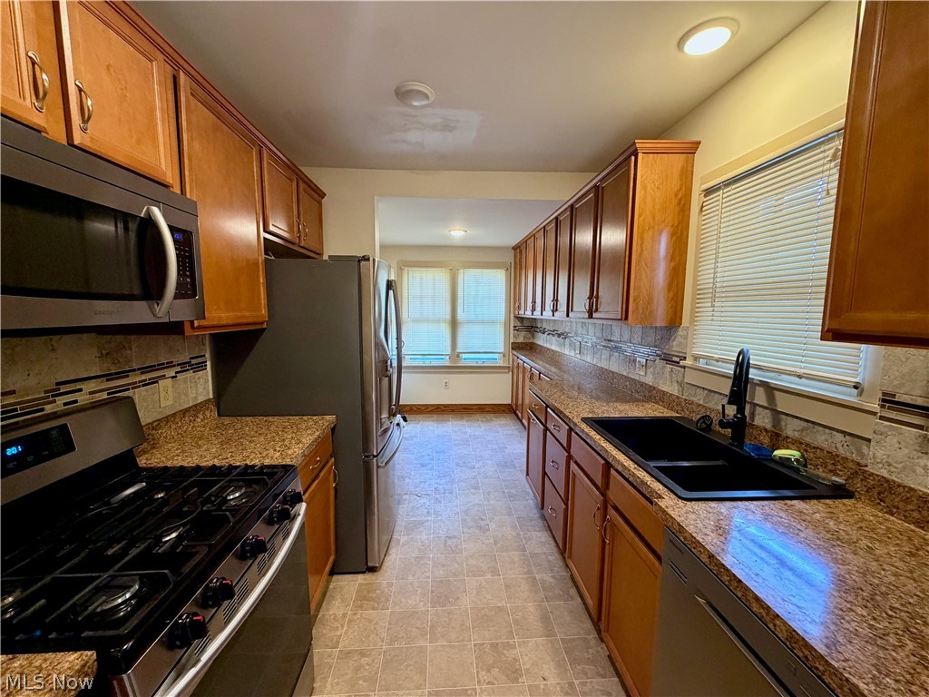 359 Patterson Avenue Akron, OH 44310 - Photo 7 of 23 Gallery Image 7