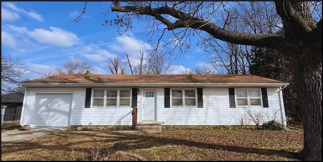 $1,050 | 204 West Grand Avenue, Nevada, MO 64772