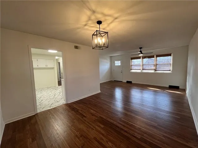 $1,050 | 204 West Grand Avenue, Nevada, MO 64772