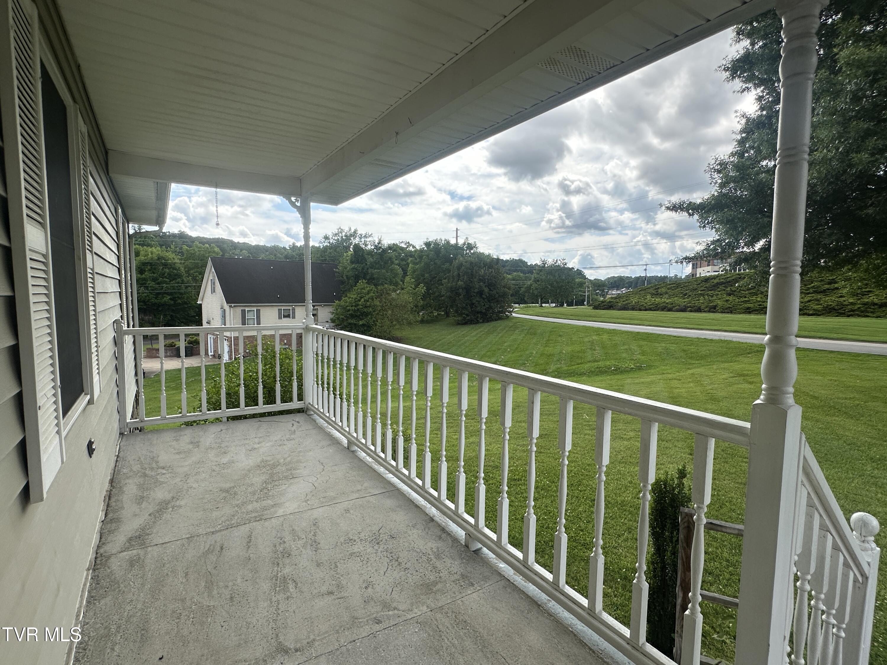 1726 Old Tusculum Road Greeneville, TN 37745 - Photo 4 of 38 IMG_4673