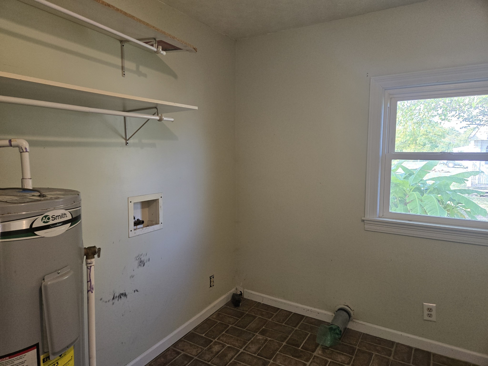 4671 Talley Road Springfield, TN 37172 - Photo 14 of 19 a small space with a window