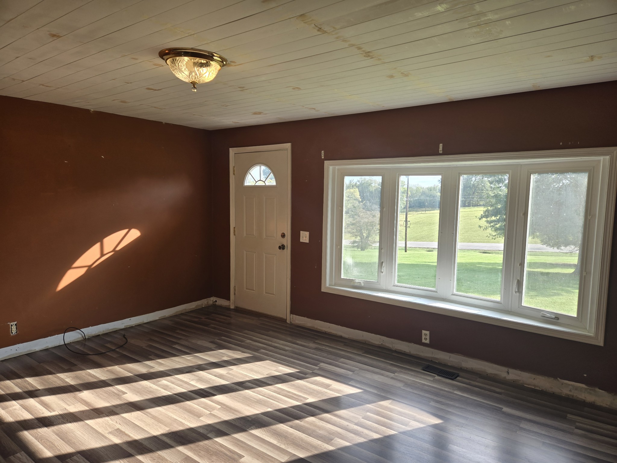 4671 Talley Road Springfield, TN 37172 - Photo 4 of 19 a view of an empty room with a window