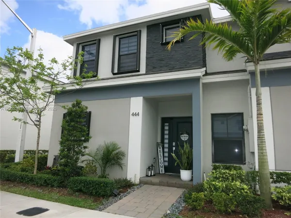 $2,800 | 444 Northeast 1st Street, Florida City, FL 33034