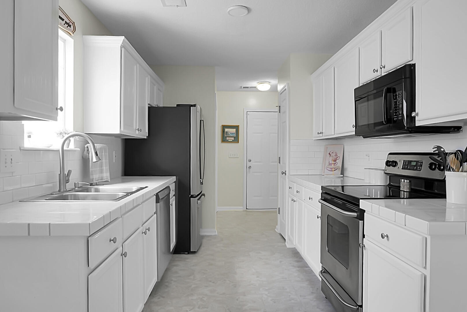 9255 Ayscough Road Summerville, SC 29485 - Photo 13 of 32 kitchen