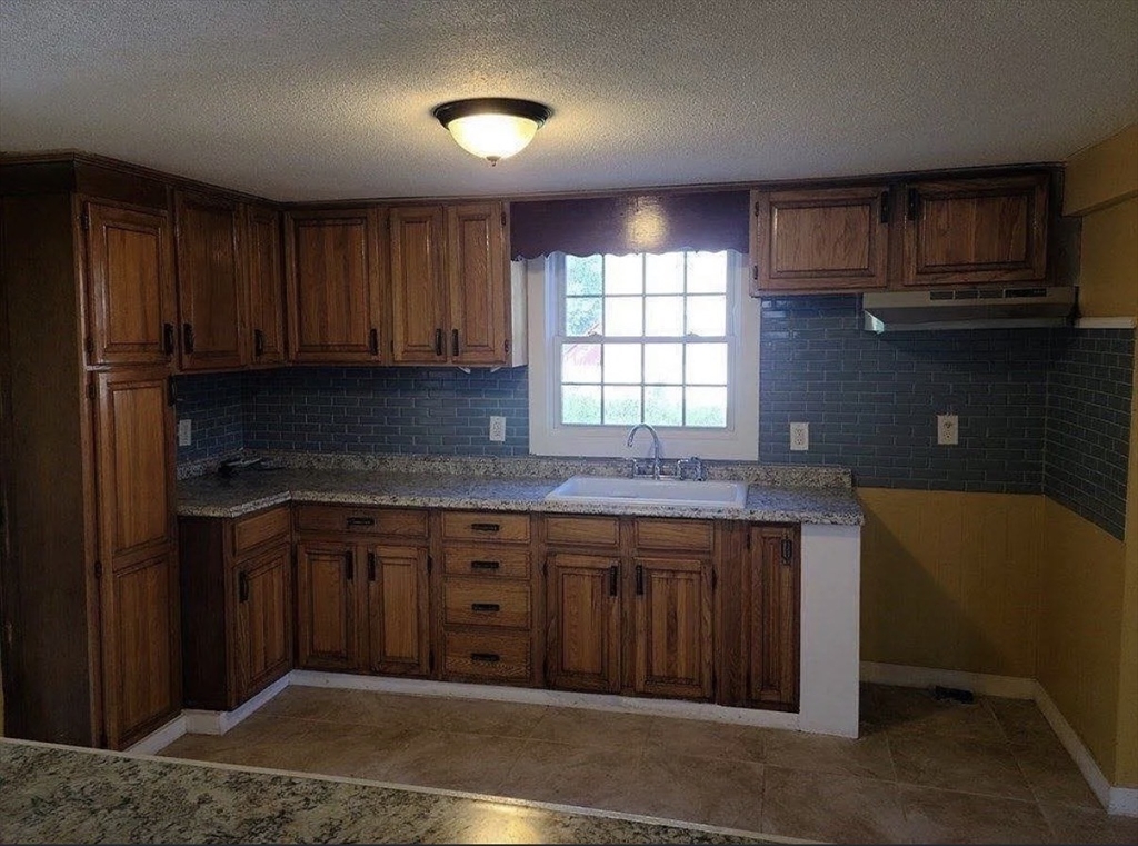32 Randall Place Springfield, MA 01108 - Photo 3 of 7