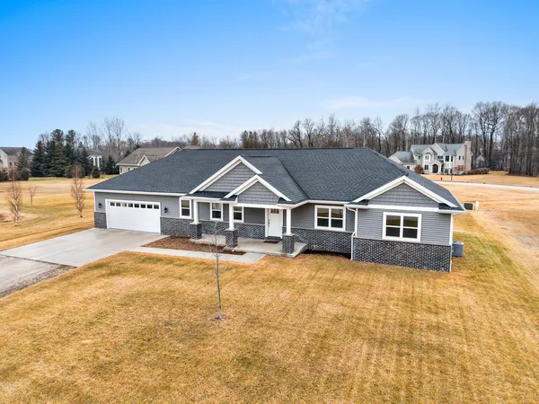 $524,900 | 2348 Wild Oak Drive, Manitowoc, WI 54220