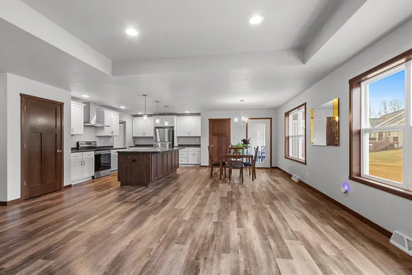 $524,900 | 2348 Wild Oak Drive, Manitowoc, WI 54220