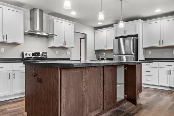 $524,900 | 2348 Wild Oak Drive, Manitowoc, WI 54220