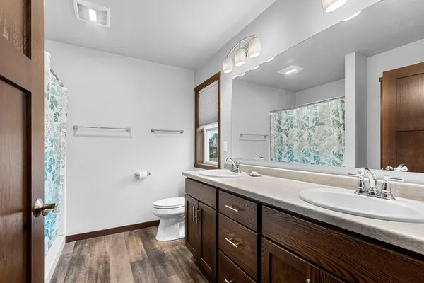 $524,900 | 2348 Wild Oak Drive, Manitowoc, WI 54220