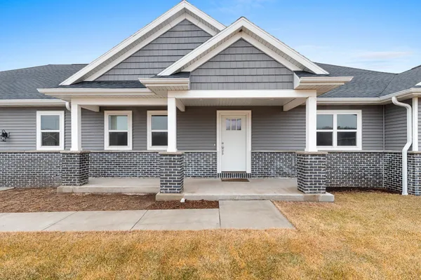 $524,900 | 2348 Wild Oak Drive, Manitowoc, WI 54220