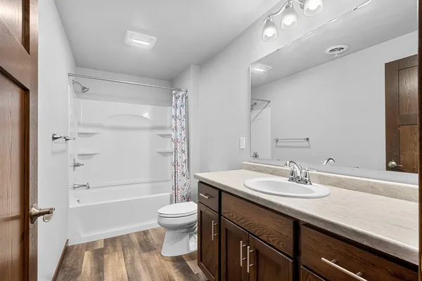 $524,900 | 2348 Wild Oak Drive, Manitowoc, WI 54220