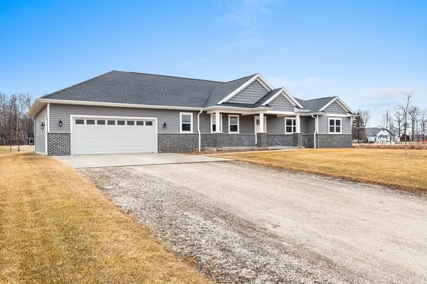 $524,900 | 2348 Wild Oak Drive, Manitowoc, WI 54220
